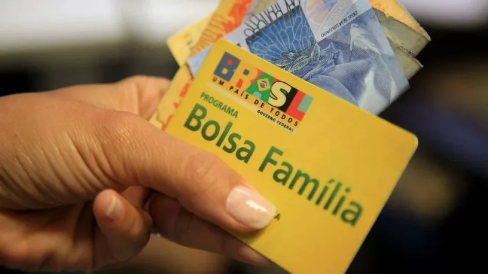 Bolsa Família paga R$ 679 para NIS final 5 hoje