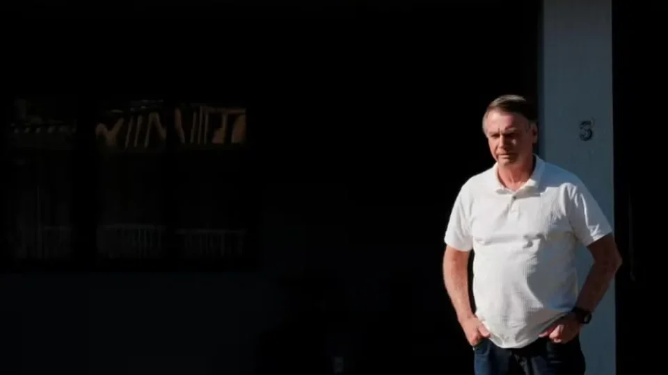 PGR não vê falta grave em caso de arma de Bolsonaro e defende manutenção da prisão domiciliar