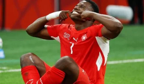 Suíça vence Argélia, segue invicta e avança no Mundial
