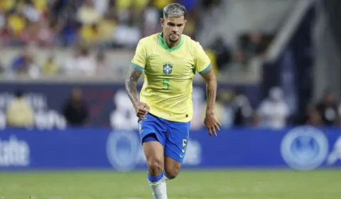Pênalti perdido por Bruno Guimarães encerra jejum de 40 anos