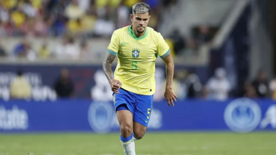 Pênalti perdido por Bruno Guimarães encerra jejum de 40 anos