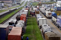 Greve dos caminhoneiros? Categoria ameaça parar o Brasil após disputa no Senado