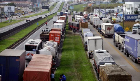 Greve dos caminhoneiros? Categoria ameaça parar o Brasil após disputa no Senado