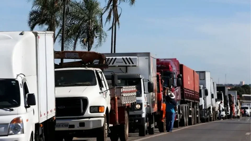 “Se nós morrermos, o Brasil para”, alerta líder caminhoneiro sobre ameaça de greve geral