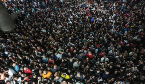 Chamas em trem provocam efeito dominó no transporte e congestionam São Paulo; veja a atualização dos danos