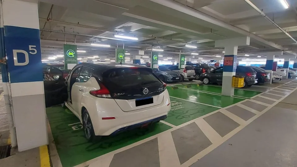 Projeto na Alerj pode acabar com cobrança de estacionamento em shoppings para quem fizer compras