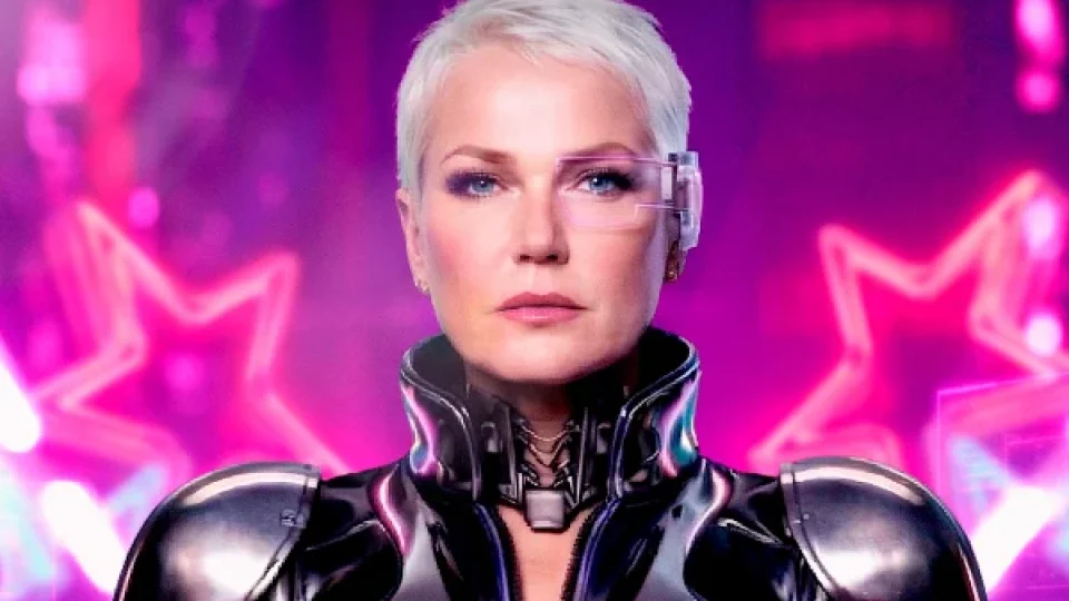 Xuxa emociona ao mostrar reação da equipe de “O Último Voo da Nave”; detalhe da nova nave surpreende fãs