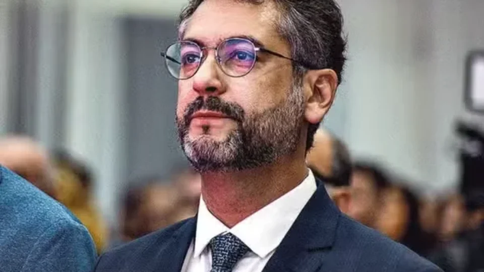 Amapá: Justiça aplica multa de R$ 25 mil ao governador Clécio Luís por propaganda eleitoral