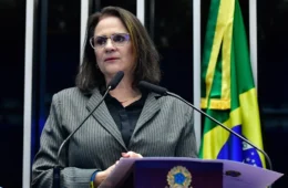 Ataques misóginos levam Damares a deixar equipe de Flávio