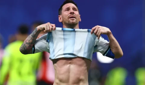 Messi expõe fragilidades e explode em vitória da Argentina