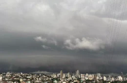 Alerta laranja: tempestade hoje em Chapecó; ventos de 100 km/h previstos
