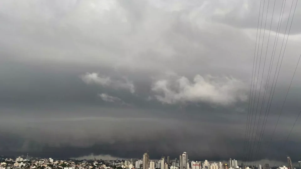 Alerta laranja: tempestade hoje em Chapecó; ventos de 100 km/h previstos