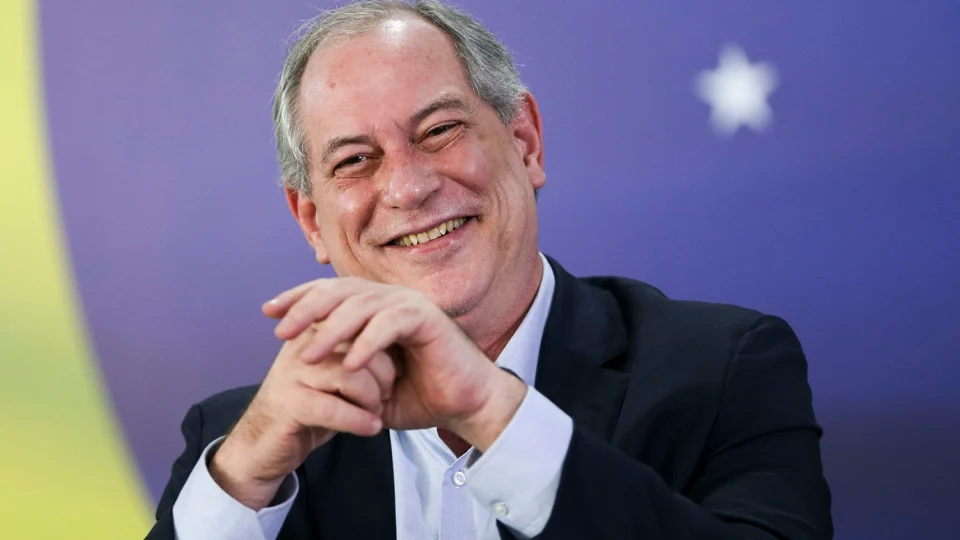 Ciro ignora Flávio Bolsonaro e revela possível apoio a Ronaldo Caiado ou Renan Santos; entenda