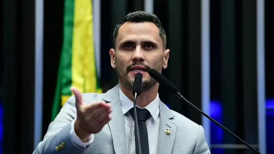 PL muda estratégia e aposta em Marcelo Aro com possível saída de Cleitinho em MG