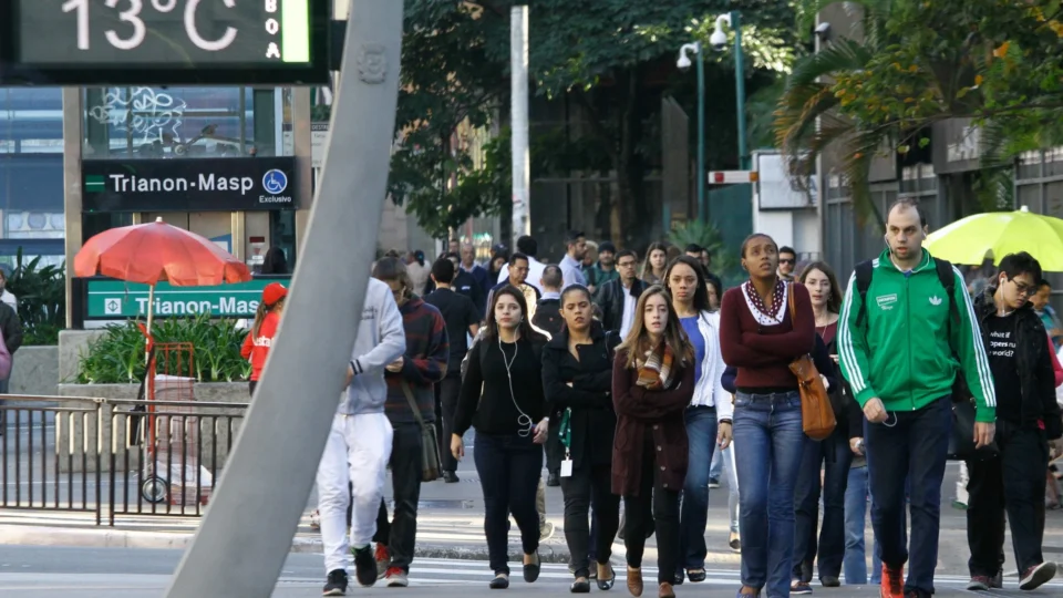 Frio derruba temperaturas no Sul e Sudeste e RS se prepara para temporais