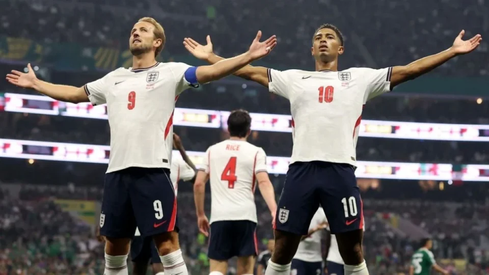 Inglaterra encerra invencibilidade do México no Azteca: 3 a 2