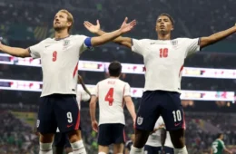 Inglaterra elimina México no Azteca e avança às quartas