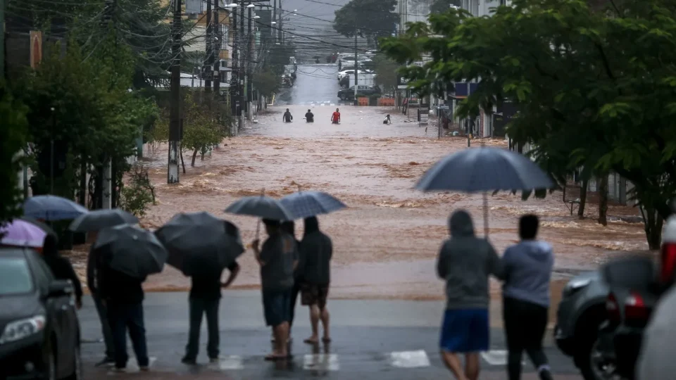 Super El Niño acende alerta no RS: meteorologista prevê período de enchentes e temporais extremos