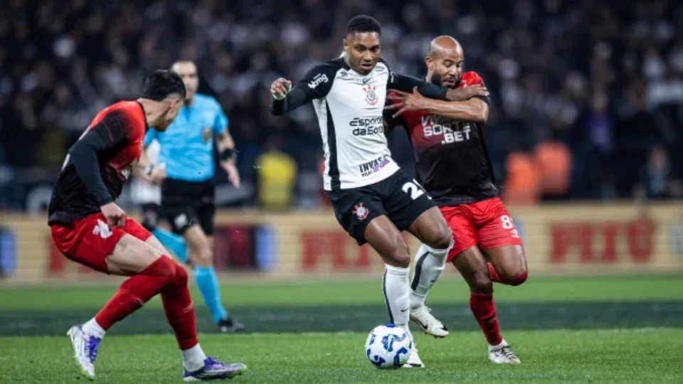 Corinthians tenta encostar no G5 diante do Athletico-PR; veja onde assistir, horário e os desfalques