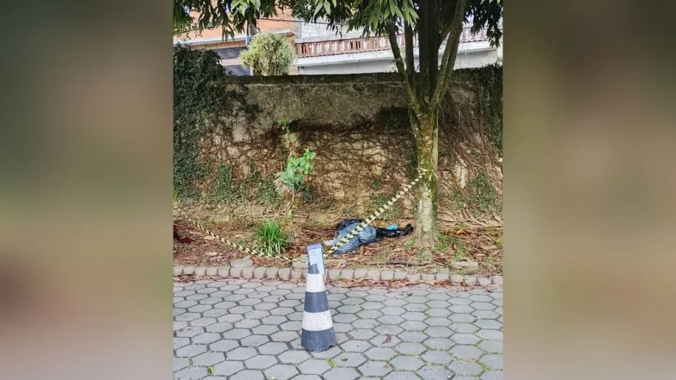 Corpo de mulher é encontrado amarrado no estacionamento de UBS na zona sul de São Paulo; DHPP investiga o caso