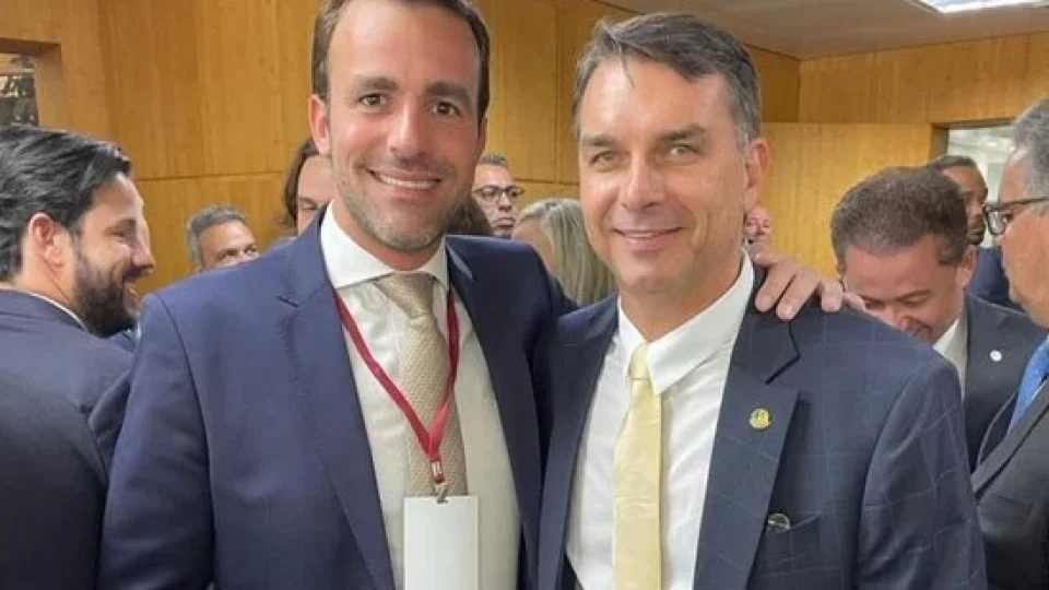 “Ele é corrupto, mas é cristão”: aliado de Flávio Bolsonaro causa polêmica com declaração