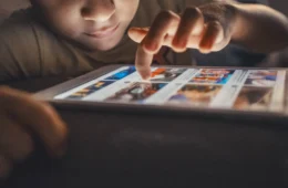 Nova lei torna crime hediondo o abuso infantil digital com IA e obriga agressor a pagar tratamento da vítima