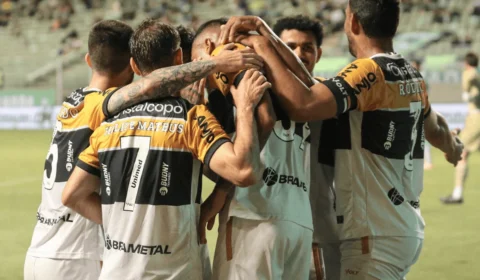Ponte em crise receberam o líder Criciúma na abertura da Série B