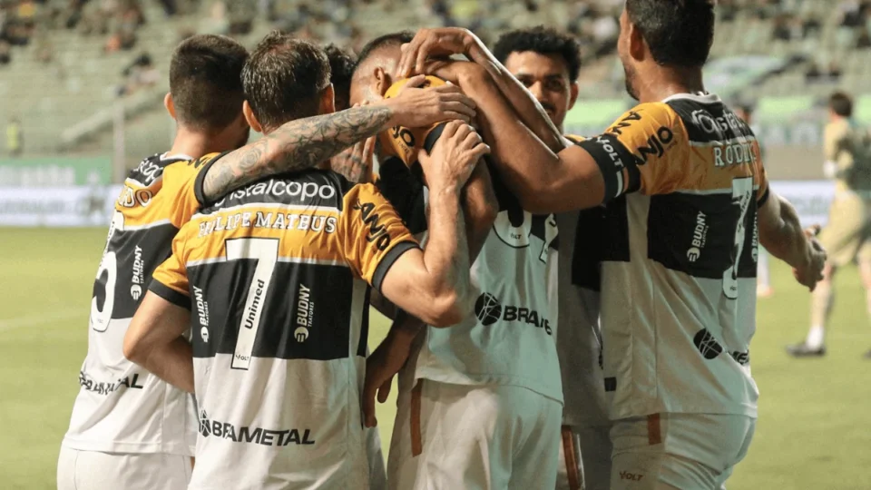 Ponte em crise receberam o líder Criciúma na abertura da Série B
