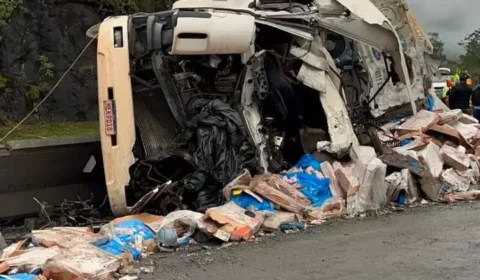Acidente com dois caminhões mata casal na BR-277 em Campo Largo, Curitiba