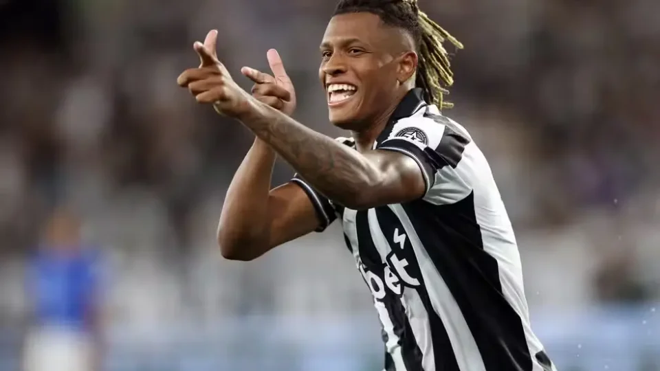 Danilo nega volta ao Palmeiras e cobra respeito ao Botafogo