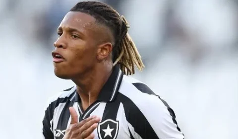 Danilo, do Botafogo, vira disputa entre Europa e Palmeiras