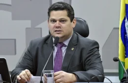 Alcolumbre reage a cobrança do PT e diz que não aceitará “ameaças” sobre PEC do fim da escala 6×1
