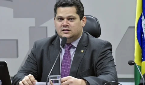 Alcolumbre reage a cobrança do PT e diz que não aceitará “ameaças” sobre PEC do fim da escala 6×1