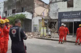 Desabamento hoje no Recife fere 4 em gráfica durante reforma