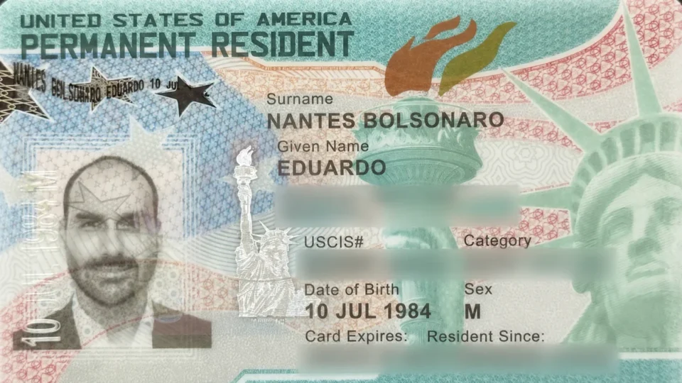Eduardo Bolsonaro consegue Green Card e passa a ter residência permanente nos EUA