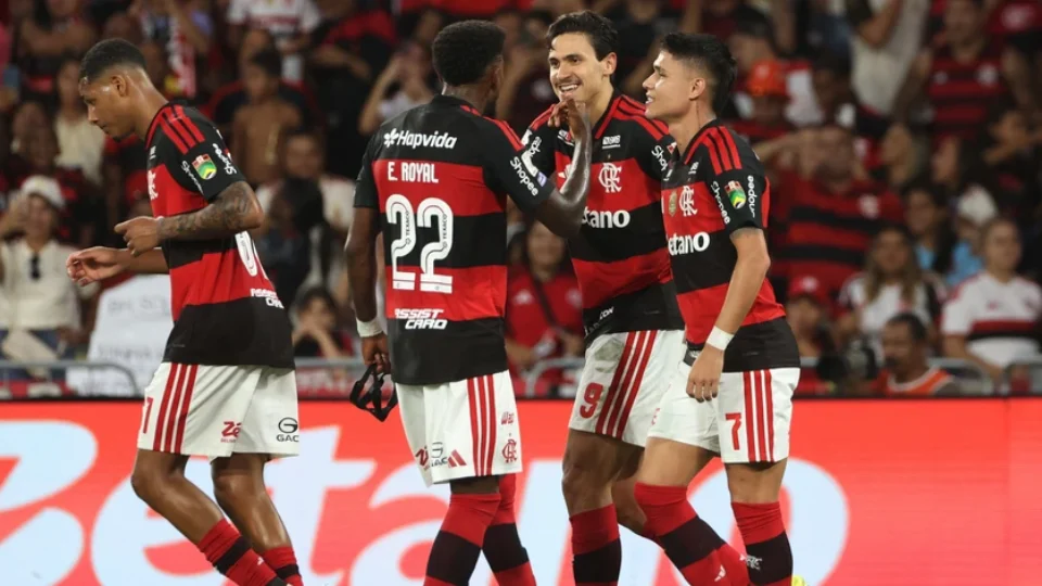 Flamengo vence o Benfica em Portugal e encerra intertemporada com moral para a sequência da temporada