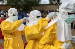 Surto de ebola avança em ritmo inédito e acende alerta global; entenda o que preocupa especialistas
