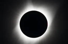 Eclipse solar total acontece nesta quarta-feira e chama atenção de observadores ao redor do mundo