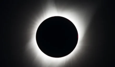 Eclipse solar total acontece nesta quarta-feira e chama atenção de observadores ao redor do mundo