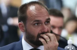 Ministro decide até 21/07 se demite Eduardo Bolsonaro