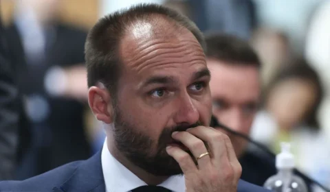 Ministro decide até 21/07 se demite Eduardo Bolsonaro