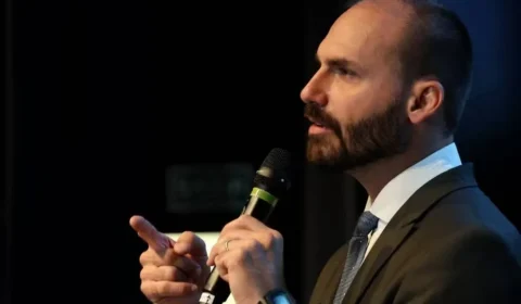 Abandono de cargo: PF decide demitir Eduardo Bolsonaro; entenda