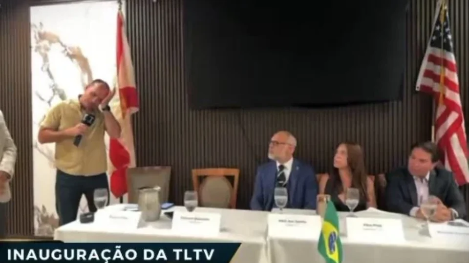 Últimas notícias de Eduardo Bolsonaro: choro, recuo e aposta EUA