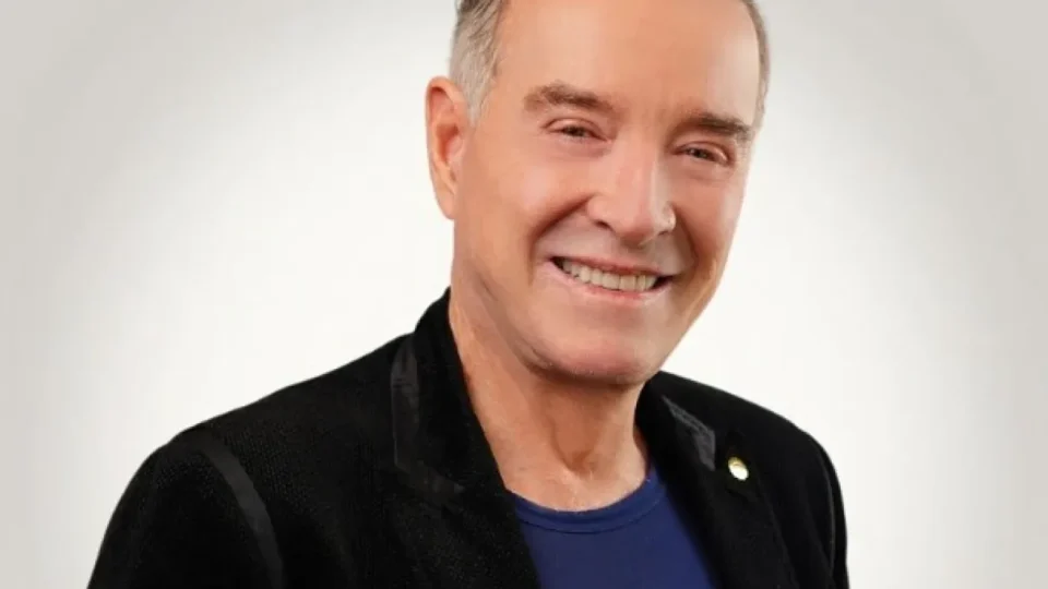 Eike Batista abre as portas de casa pela primeira vez e um detalhe da mansão chama atenção