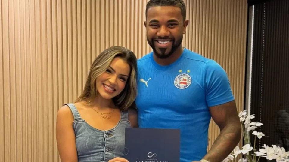 Davi Brito se casa com influenciadora um mês após assumir namoro
