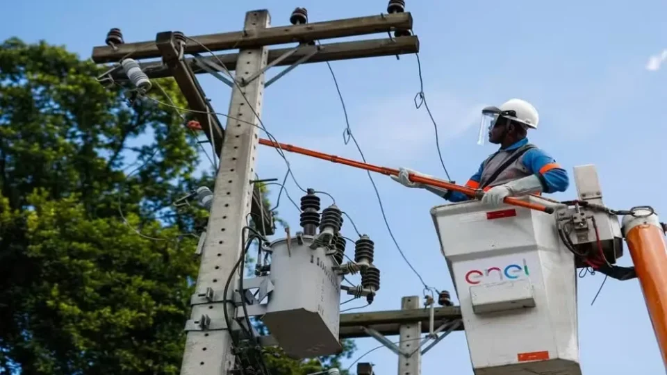 Furto de cabos dispara e deixa quase 20 mil imóveis sem energia na Grande São Paulo