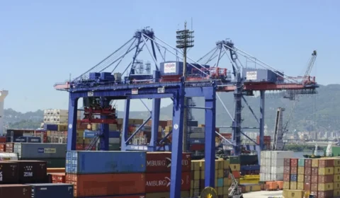 Tarifaço dos EUA faz Brasil reagir com plano de R$ 130 milhões para abrir novos mercados