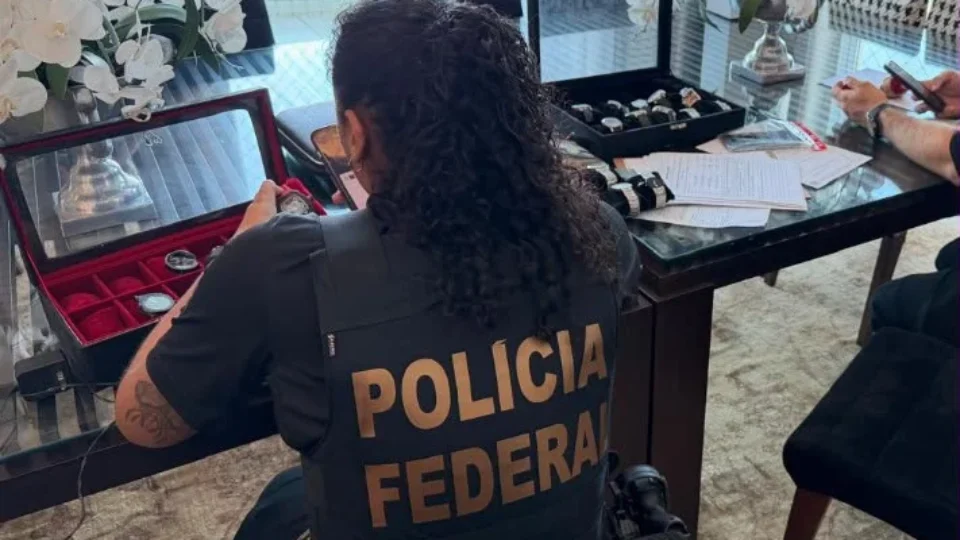 Operação mira suposto esquema de fraudes em licitações e “rachadinha” em Rondônia; PF cumpre prisões e bloqueia R$ 9 milhões