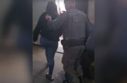 Filha é presa após atacar o próprio pai com copo de vidro e facadas em SP; jovem alega legítima defesa