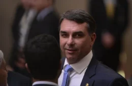 Convenção do PL se aproxima, mas Flávio Bolsonaro ainda enfrenta impasse para definir vice